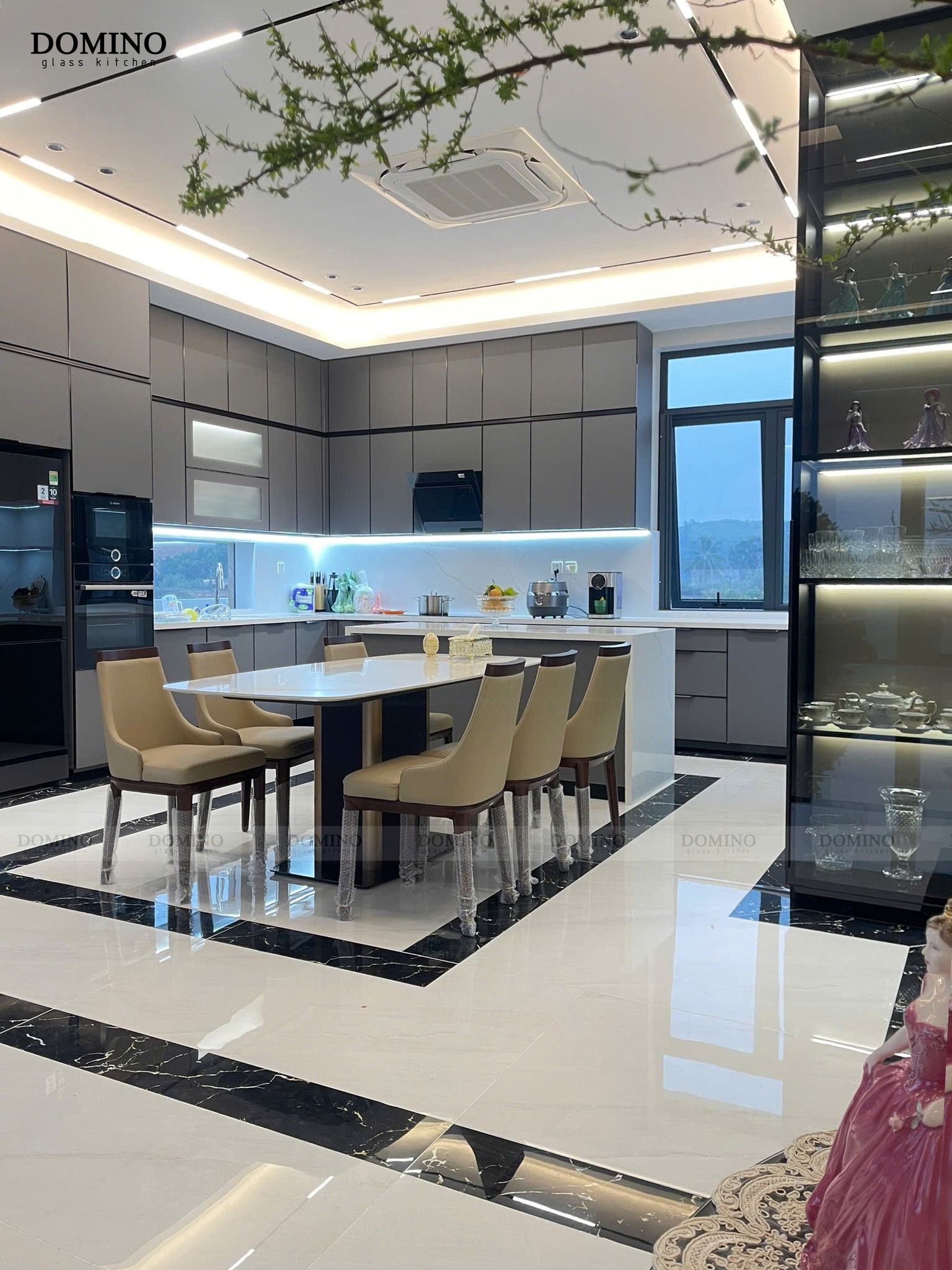 Trang chủ 10 tu bep domino